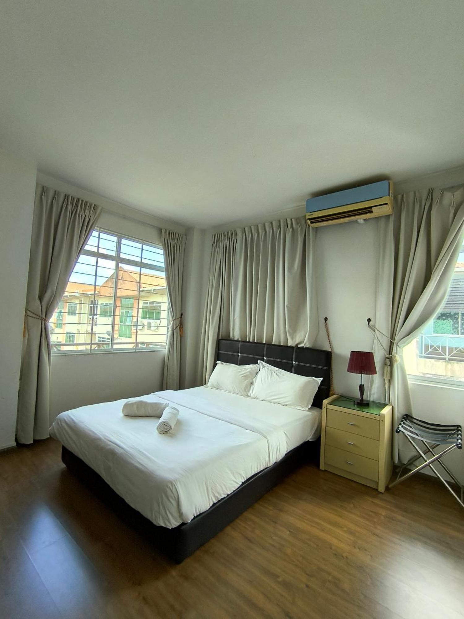 Natol Homestay - Kuching Luaran gambar