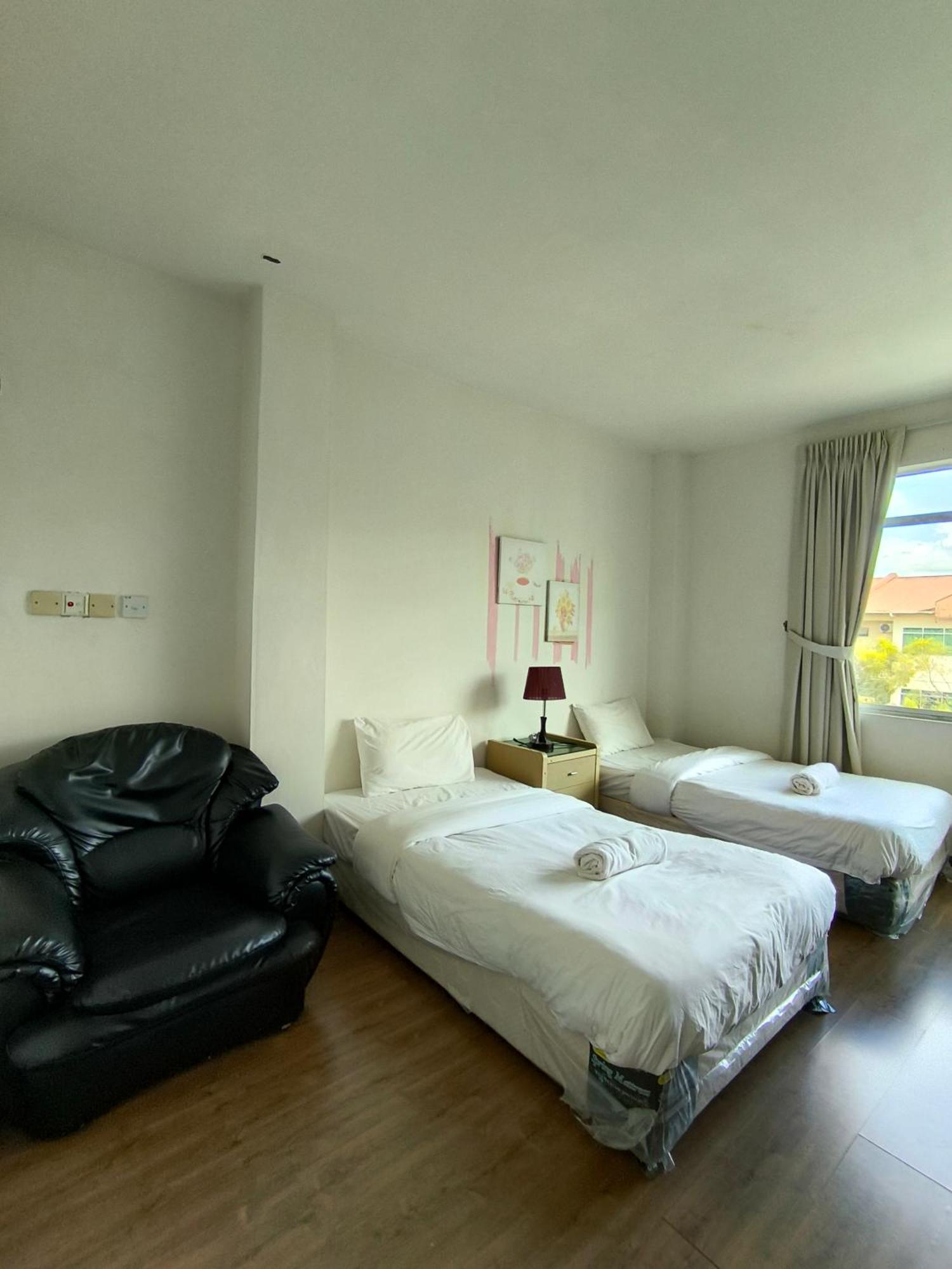 Natol Homestay - Kuching Luaran gambar