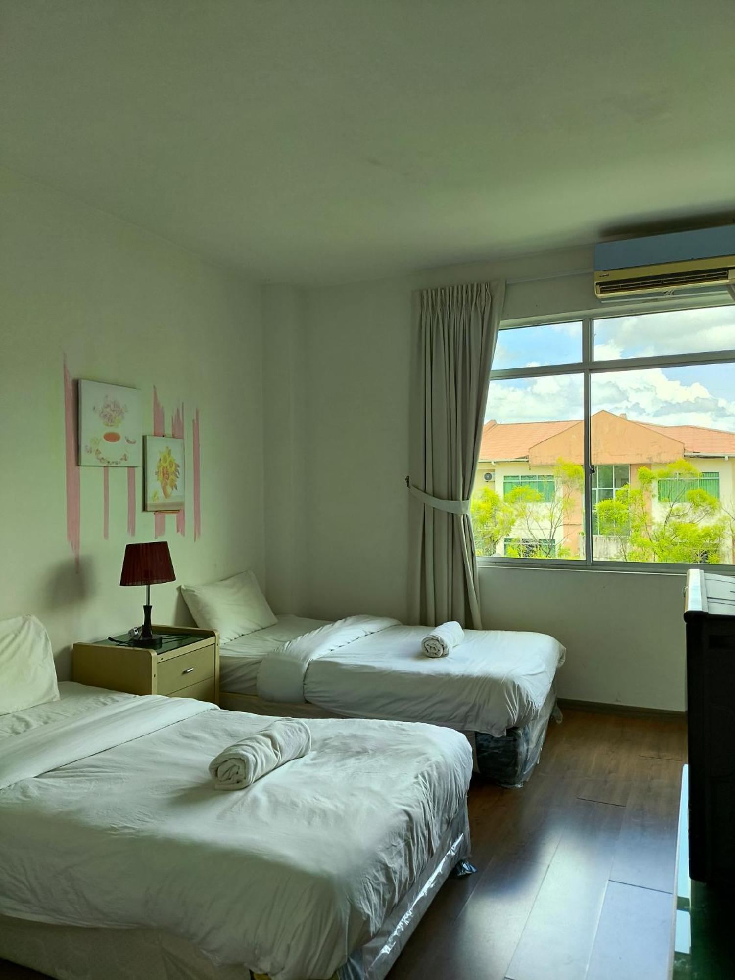 Natol Homestay - Kuching Luaran gambar