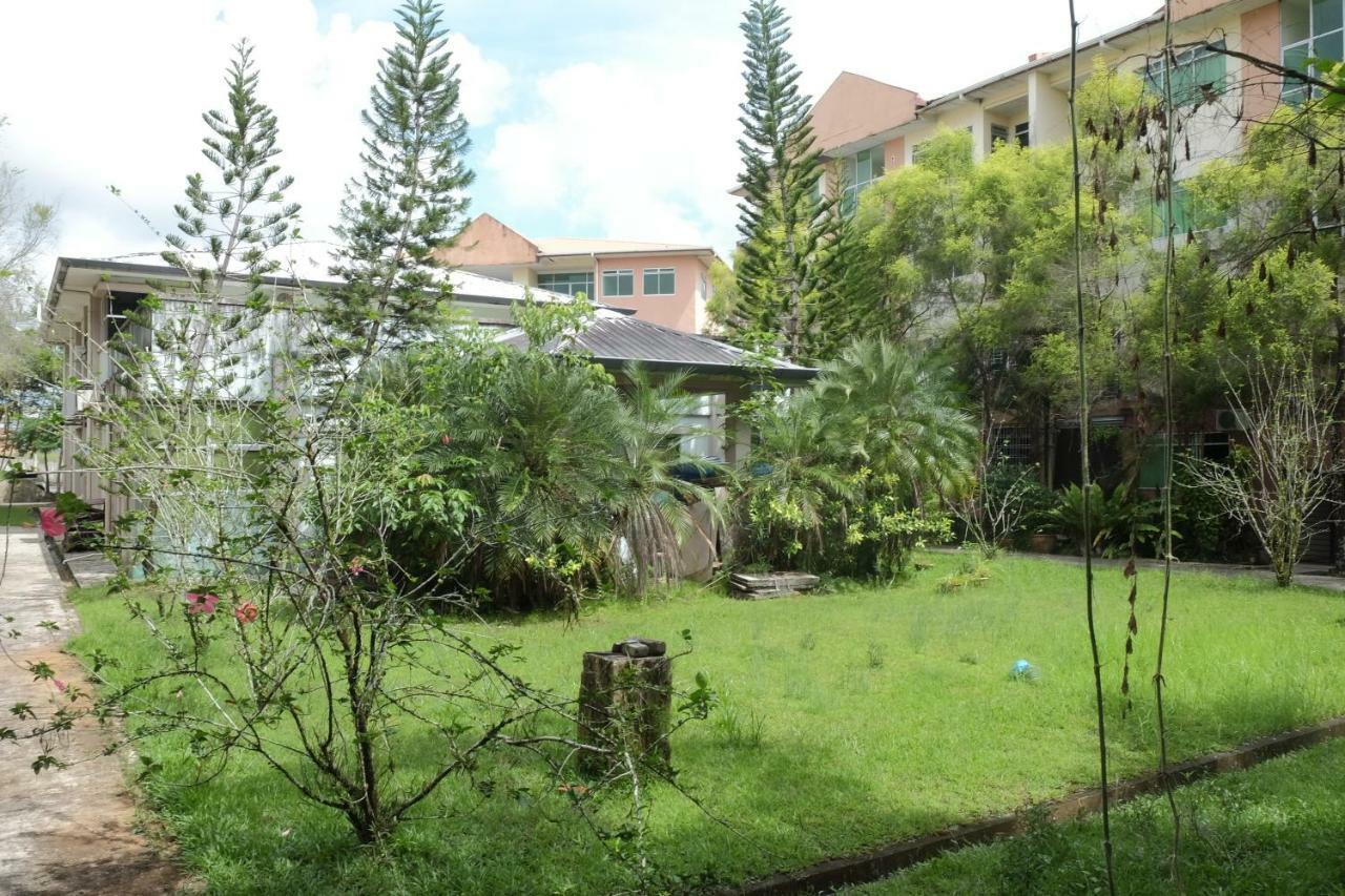 Natol Homestay - Kuching Luaran gambar